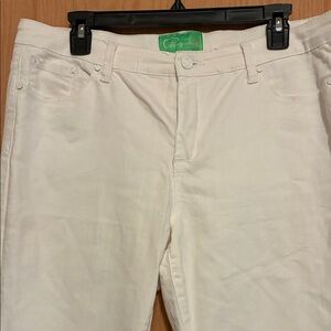 Chic White Lace Hem Cropped Pants